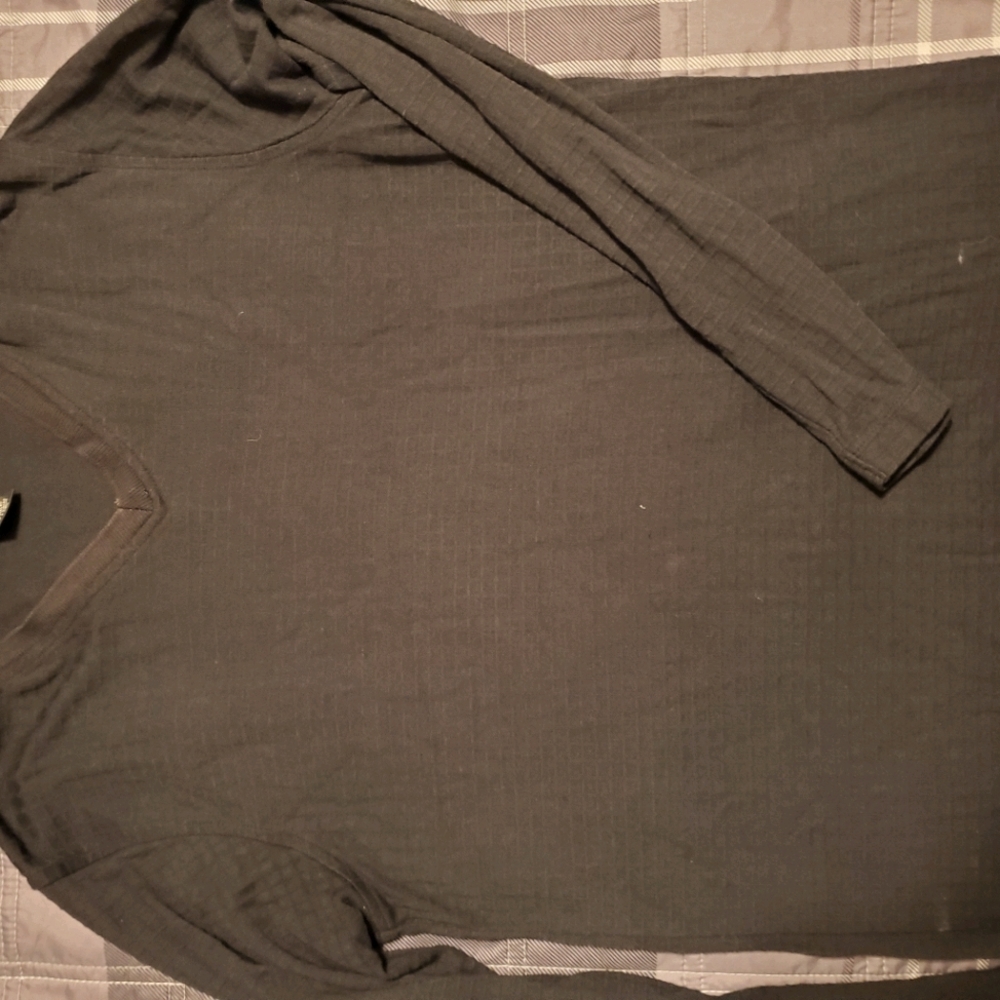 Mens Long Sleeve V neck Tee